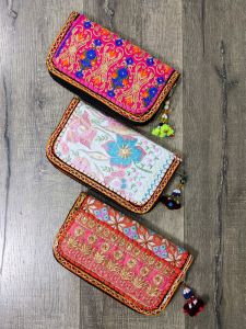 Assorted Embroidered Wallet with Zip  24x13 cm  -  100% Cotton