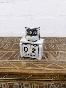 Small Wooden Owl Calendar 7 x 11cm